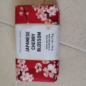 Bath & Body Works Japanese Cherry Blossom shea butter cleansing bar 5 oz